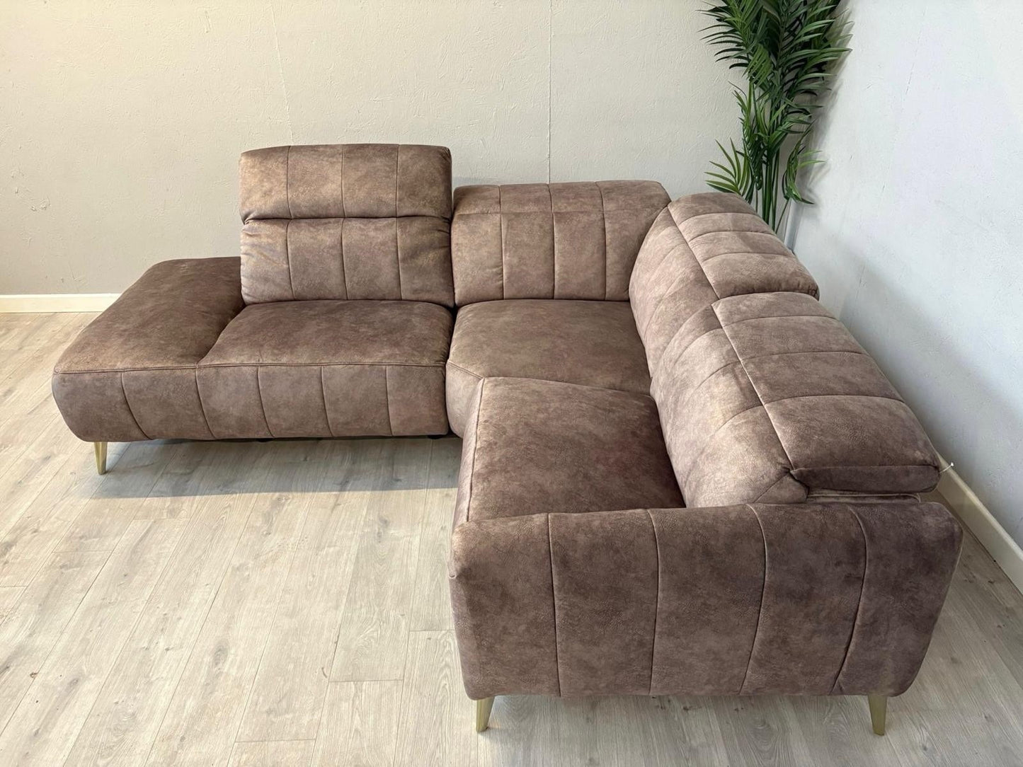 DFS Lidia Right Hand Facing Open Chaise Power Recliner Corner Sofa - RRP £1899