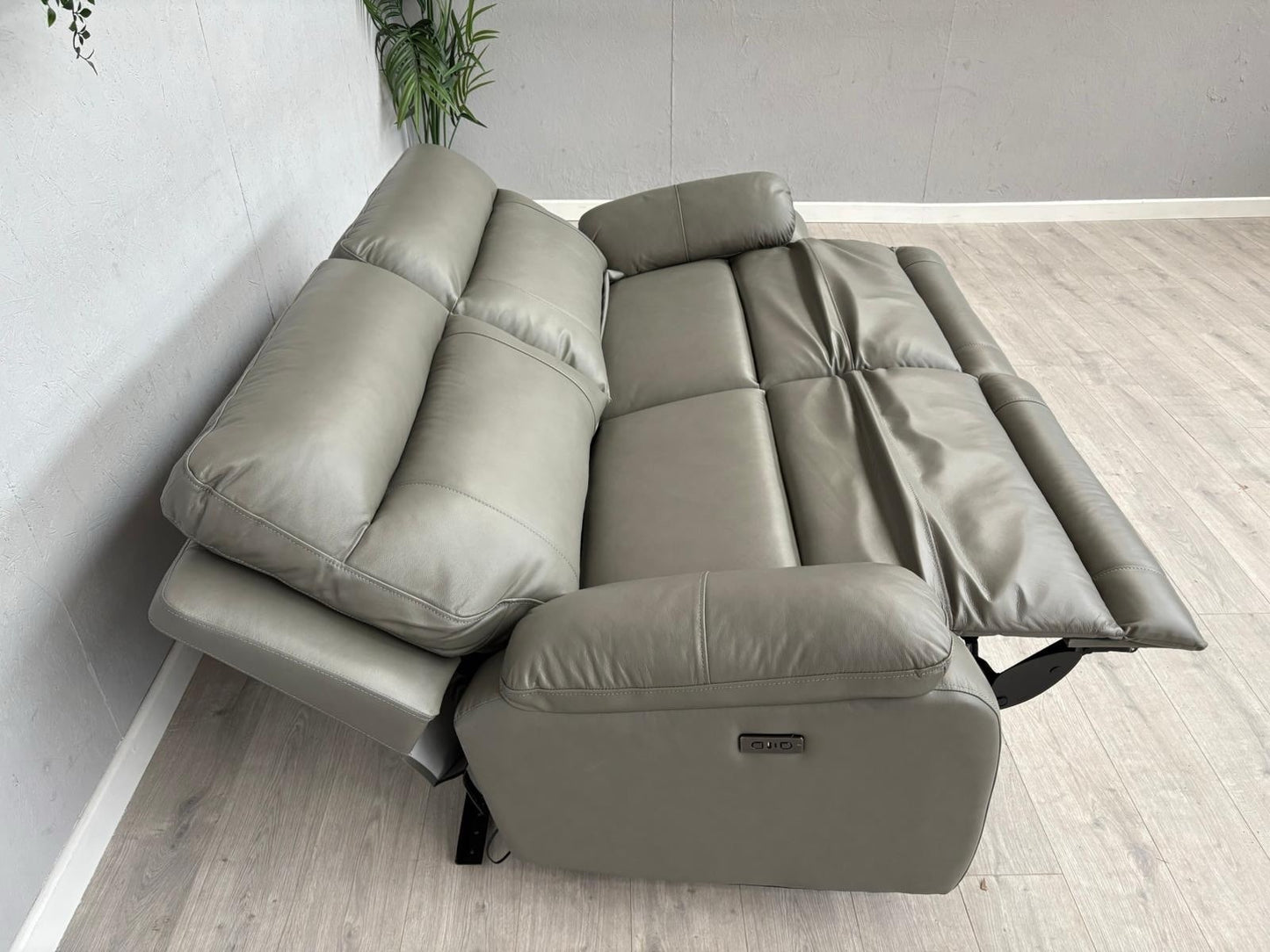 DFS Model Leather 3 Seater Power Recliner Sofa - RRP £1599
