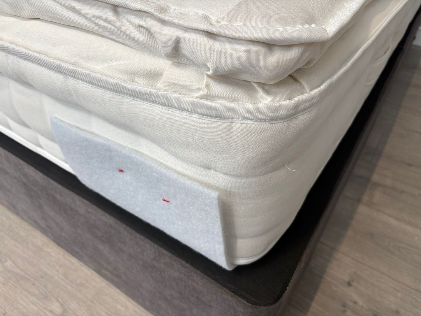 Laura Ashley EMSWORTH 2500 Pocket Pillow Top 4ft 6 Double Mattress - RRP £749