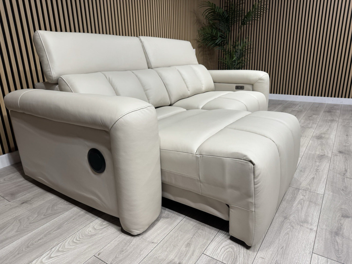 DALLAS Leather 3 Seater Double Power Chaise Sofa, Bluetooth Speakers - RRP £1999
