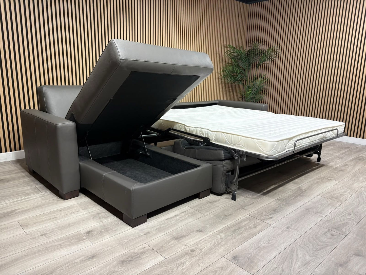 F.V Nicoletti Alcova 3 Seater Leather Sofa Bed with Storage Chaise RRP £4495