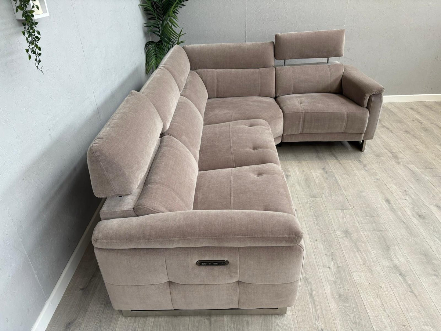 Furniture Village MOET Fabric 2 Corner 1 Power Recliner Corner Sofa - RRP £3295