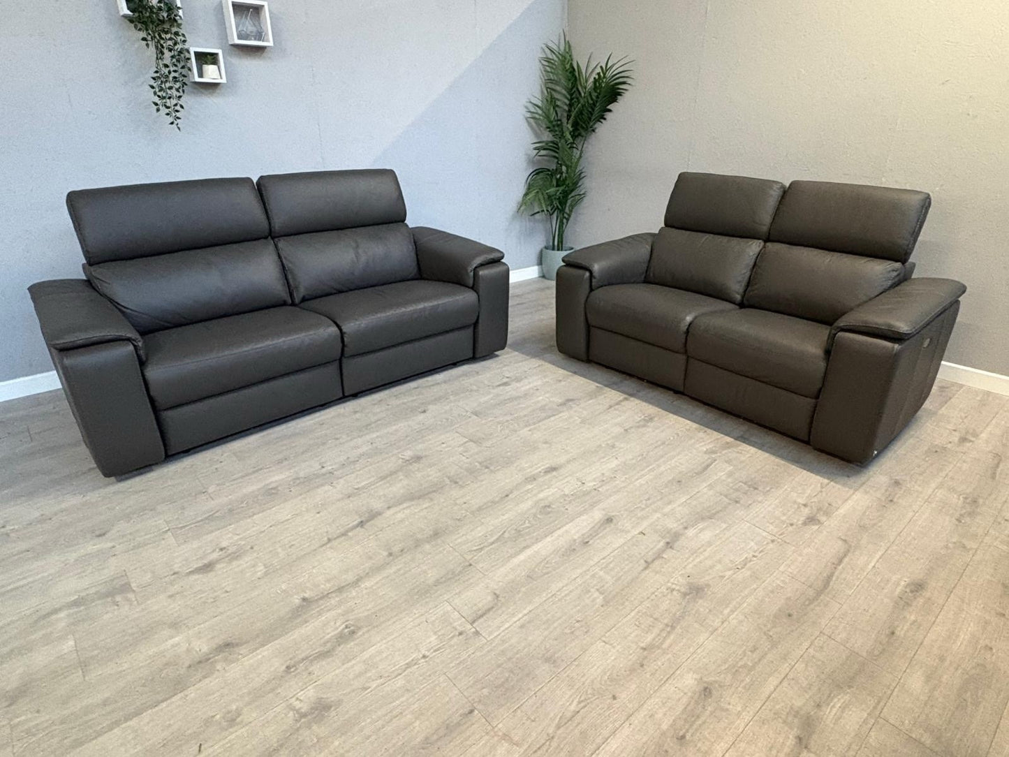 F.V. - Nicoletti DAVIDE Leather 3 + 2 Seater Power Recliner Sofas - RRP £5,440