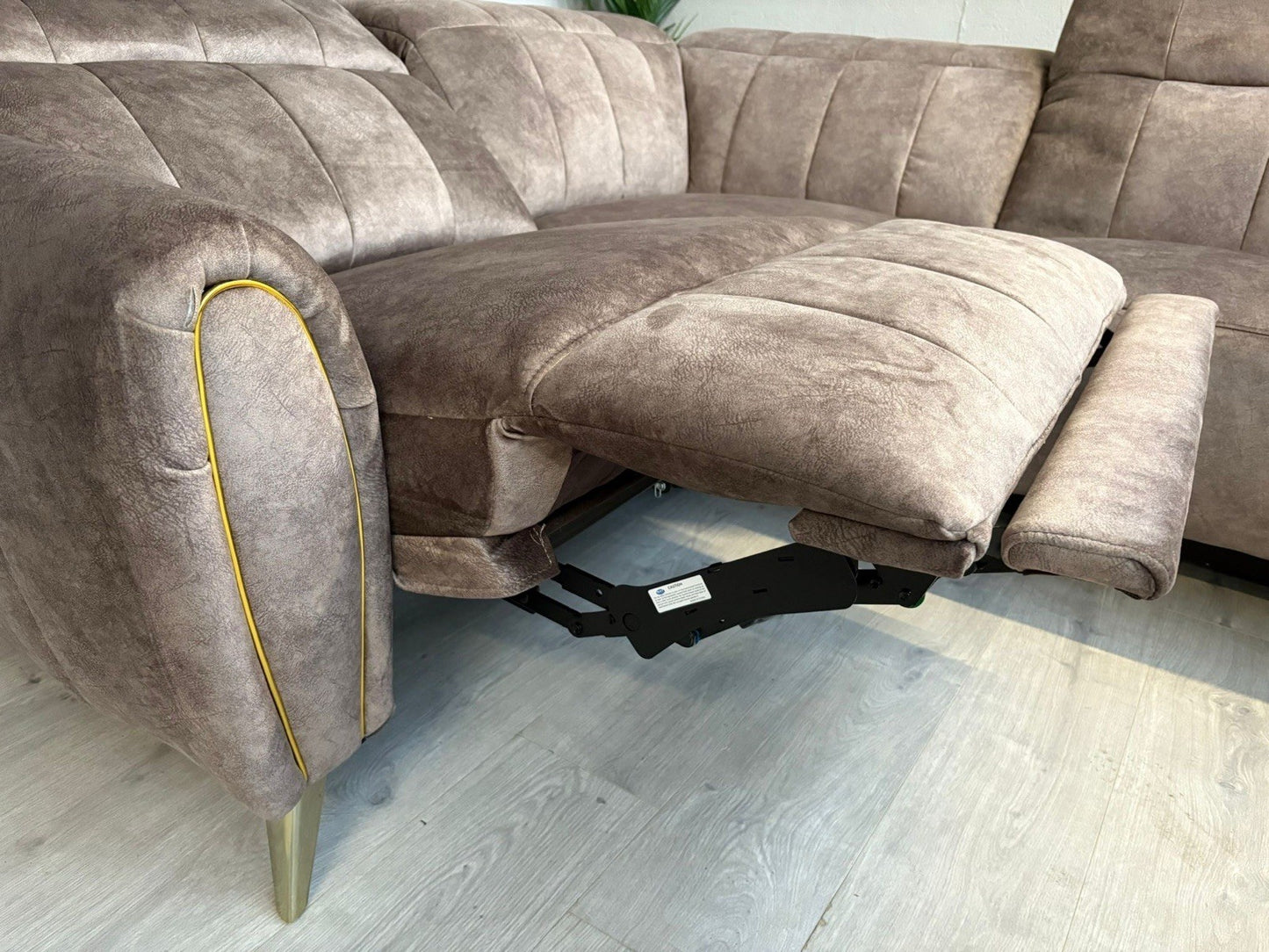 DFS Lidia Left Hand Facing Open Chaise Power Recliner Corner Sofa - RRP £1899