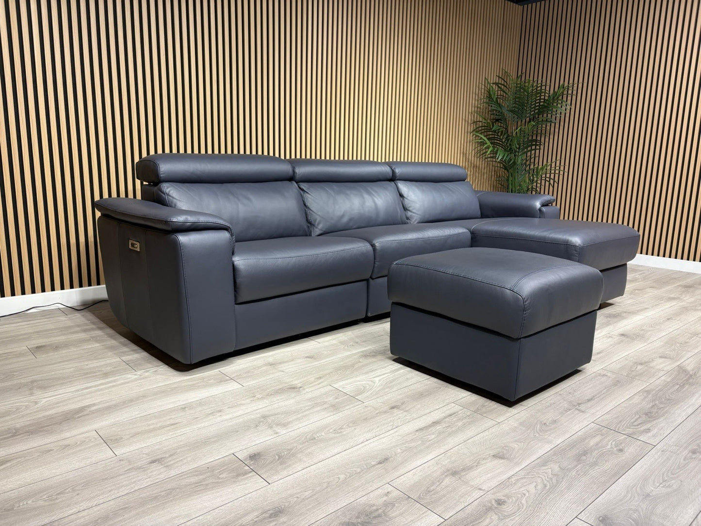 F. Village - Nicoletti DAVIDE Leather Power Chaise Sofa + Stool - RRP £6,040