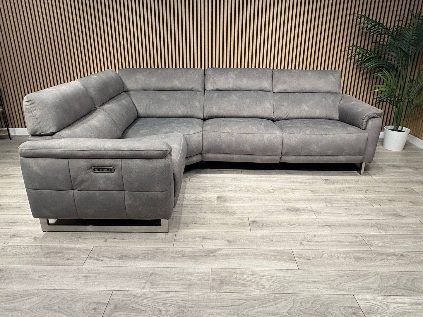 Furniture Village MOET Fabric 2 Corner 2 Power Recliner Sofa RRP £3295