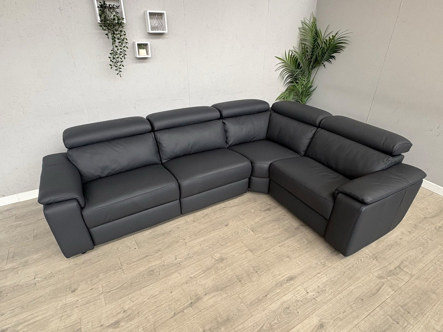 Furniture Village - Nicoletti Davide Small Leather Corner Static  - £4745