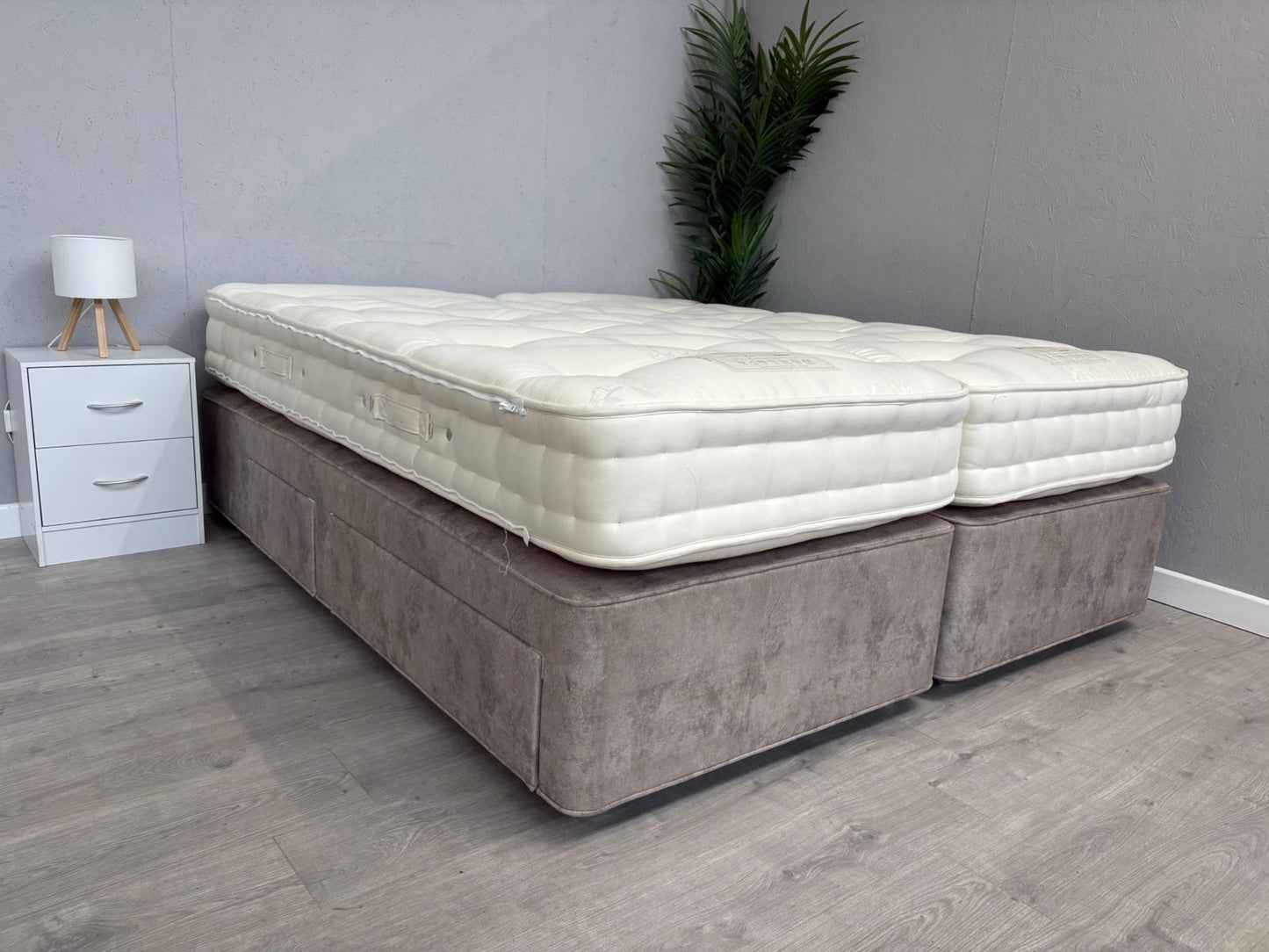 Hypnos Luxurious Earth 01 6ft Superking Mattress Zip and Link, Firm - RRP £3,099