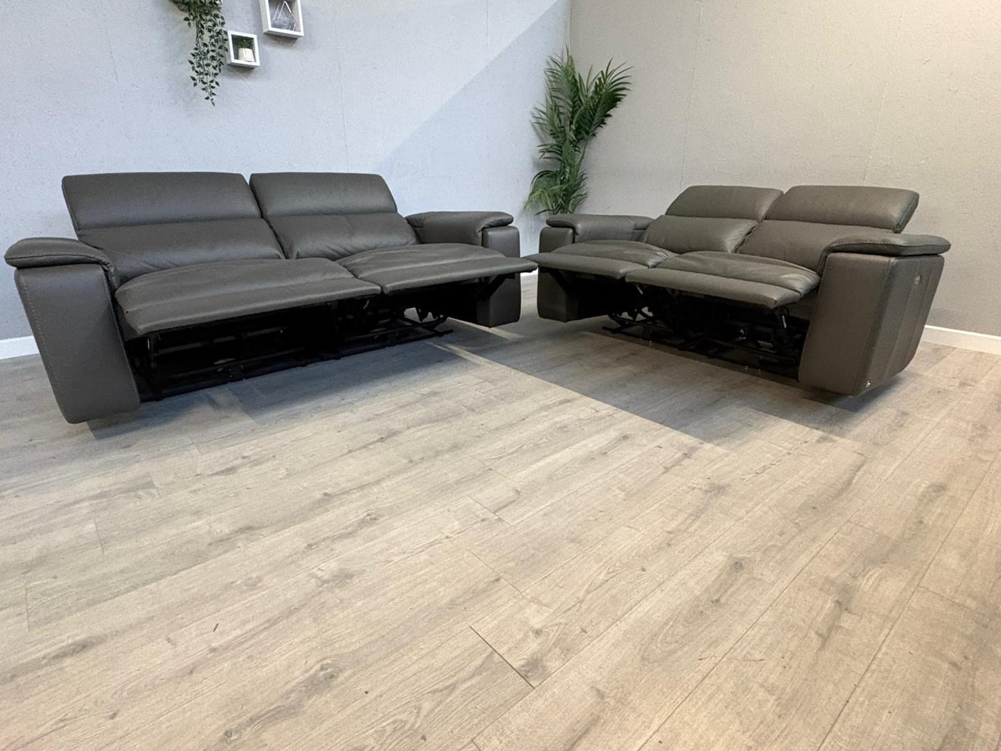 F.V. - Nicoletti DAVIDE Leather 3 + 2 Seater Power Recliner Sofas - RRP £5,440