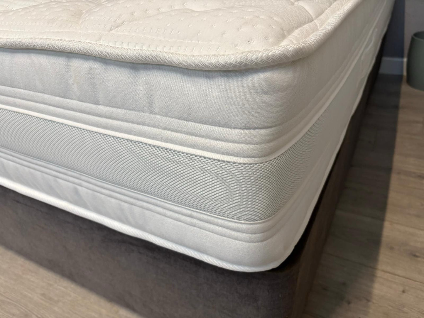 Bensons POSTUREFLEX 1000 Pocket Memory 4ft 6 Double Mattress - RRP £1,299