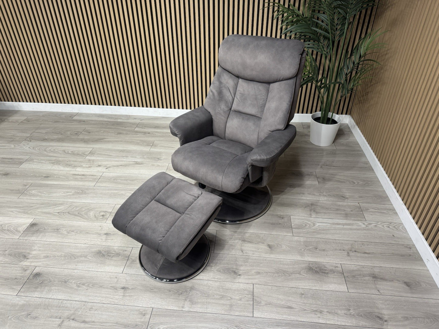 Relaxed Swivel Recliner Chair + Footstool RRP £899