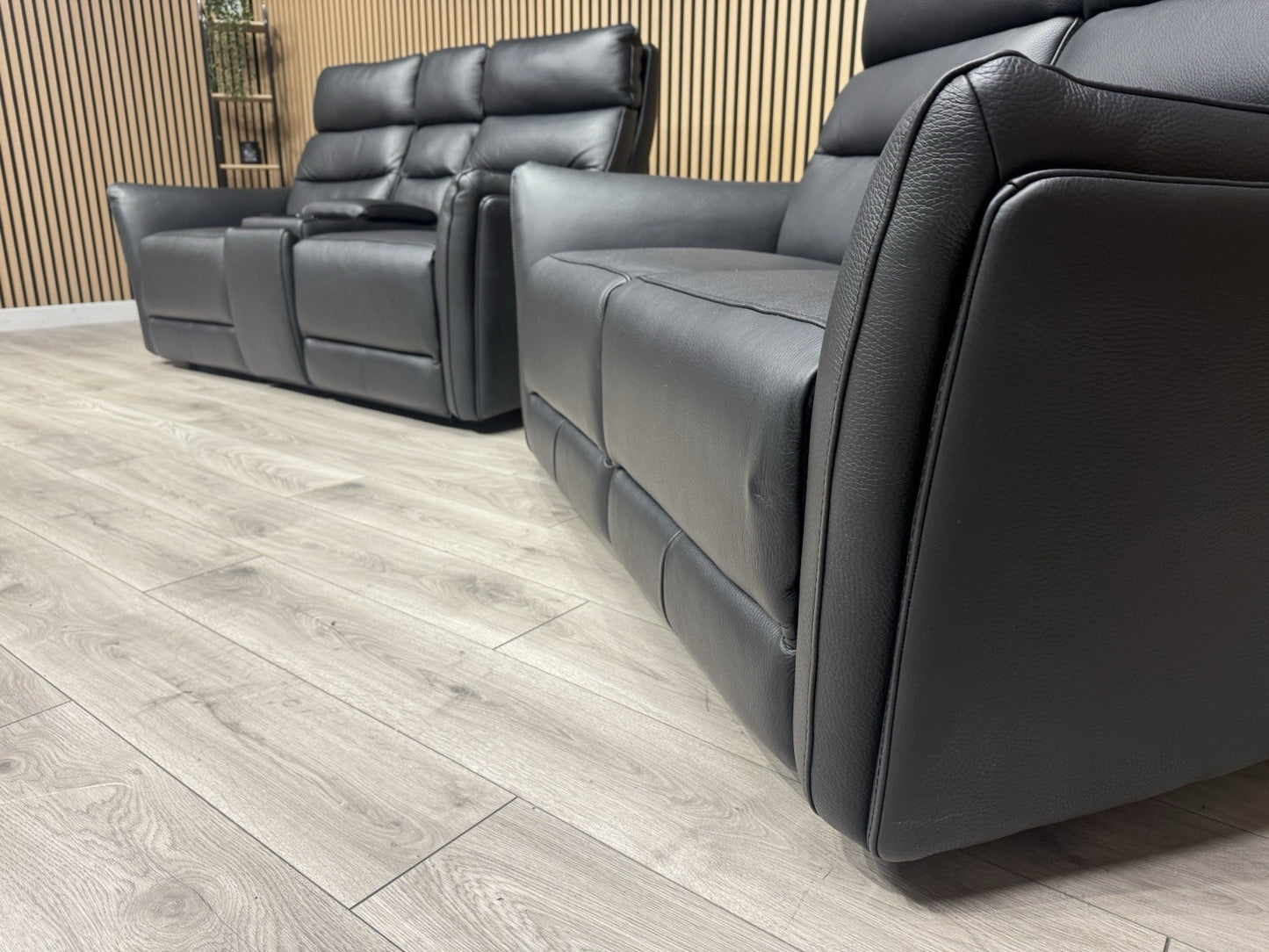 SCS  Cleveley Leather 2+2 Seater Power Recliner/Headrests + Console  - RRP £2898