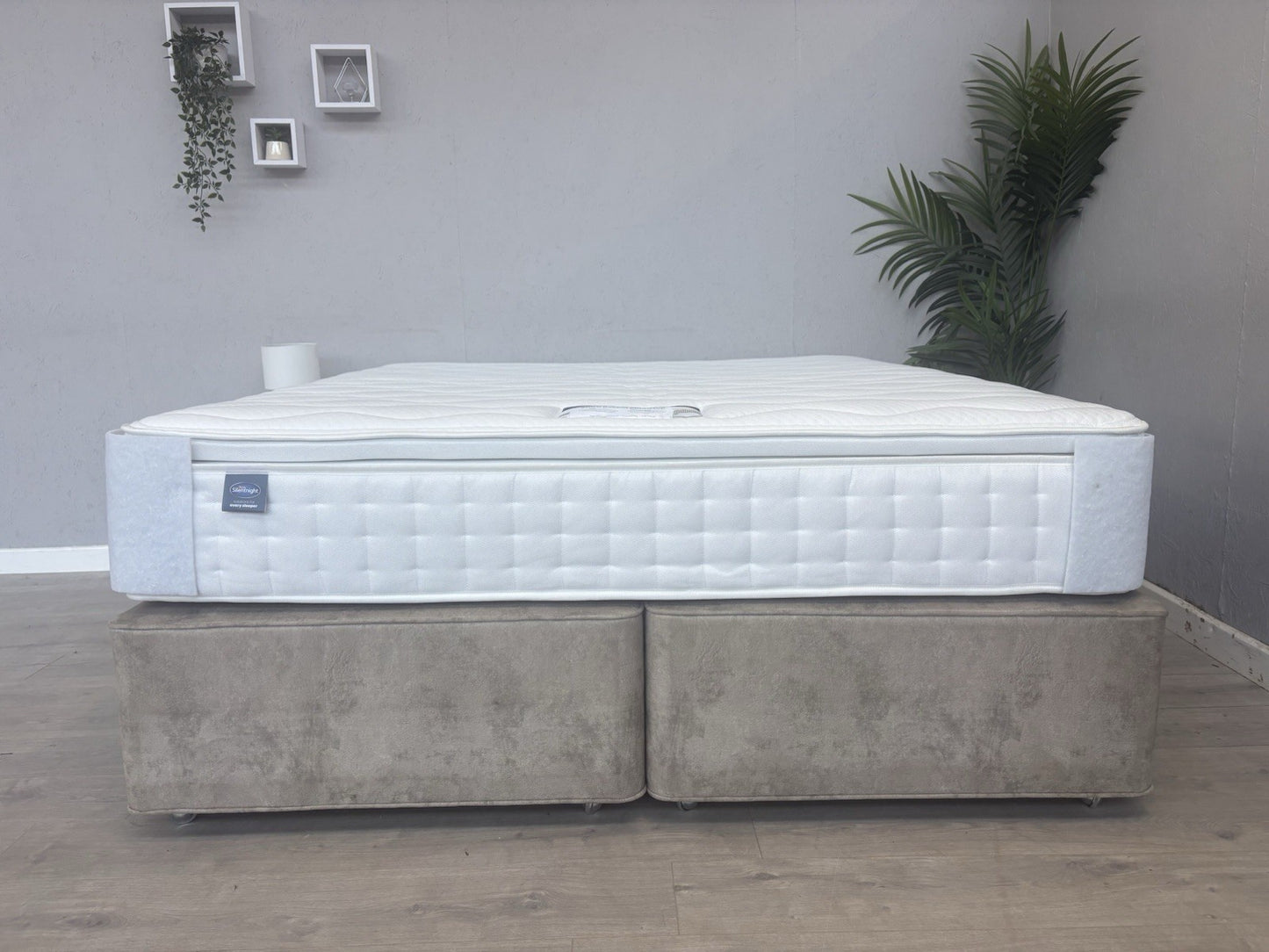 Silentnight 2000 Pocket Pillowtop 6ft Superking Mattress - RRP £1,099