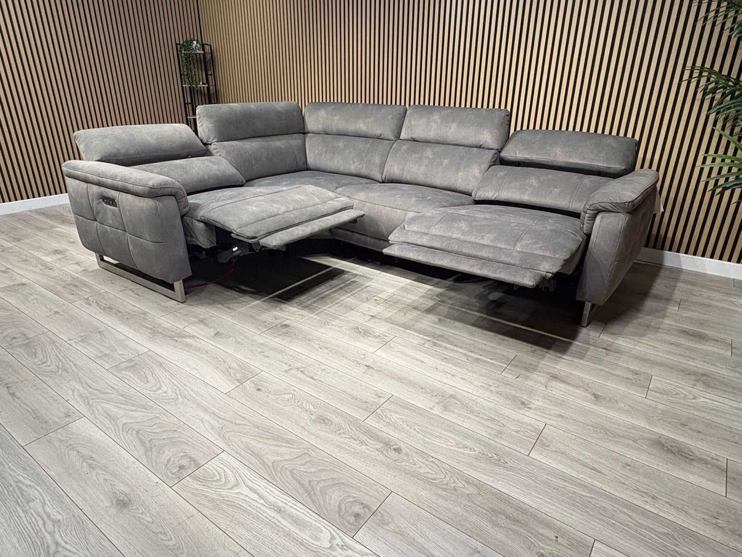 Furniture Village MOET Fabric 2 Corner 2 Power Recliner Sofa RRP £3295
