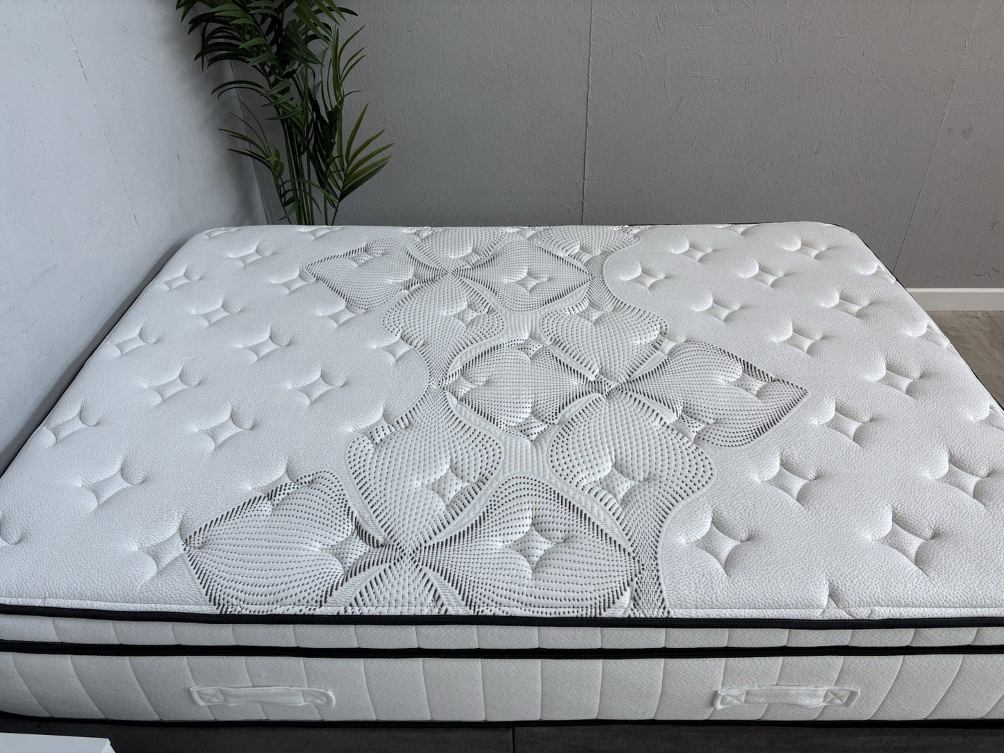 IGEL Nanotech 4000i 4ft 6 Double Mattress, Firm - RRP £1,699