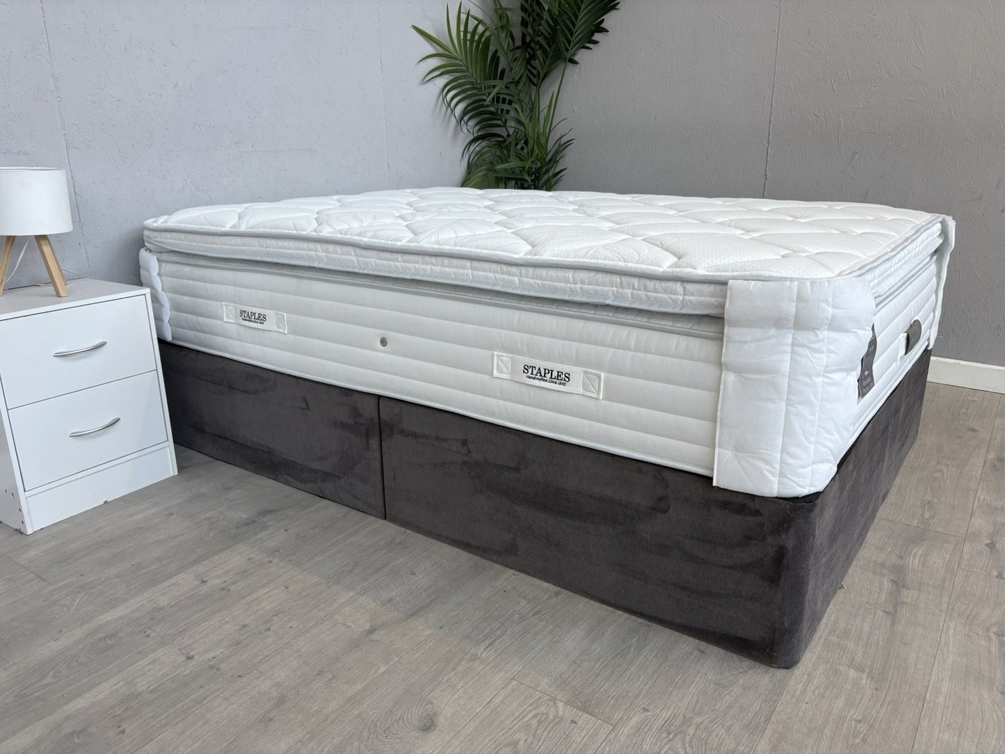 Staples and Co Eco Revitalise Pocket 3800 4ft 6 Double Mattress - RRP £1,499