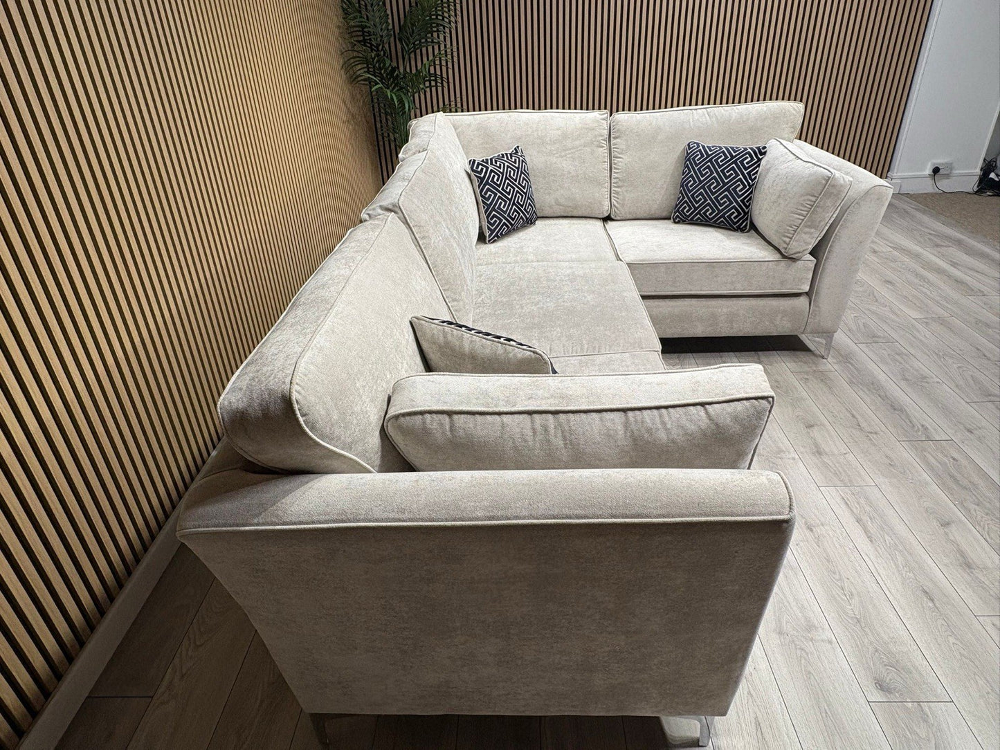 Furniture Village SASHA Fabric RHF Corner Sofa ( 3 Corner 1 ) - RRP £3,295