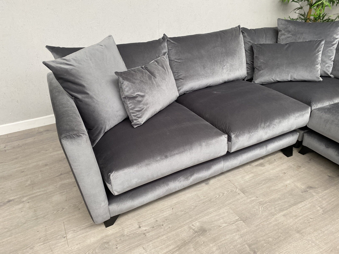Ashley Manor PONTI Fabric Velvet RHF Corner Sofa ( 3 Corner 1 ) Grey - RRP £2699