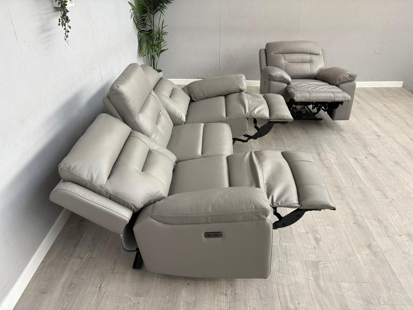 DFS Braylan Leather 3 Seater + Armchair, Power Recliner Sofa Set - RRP £2,248