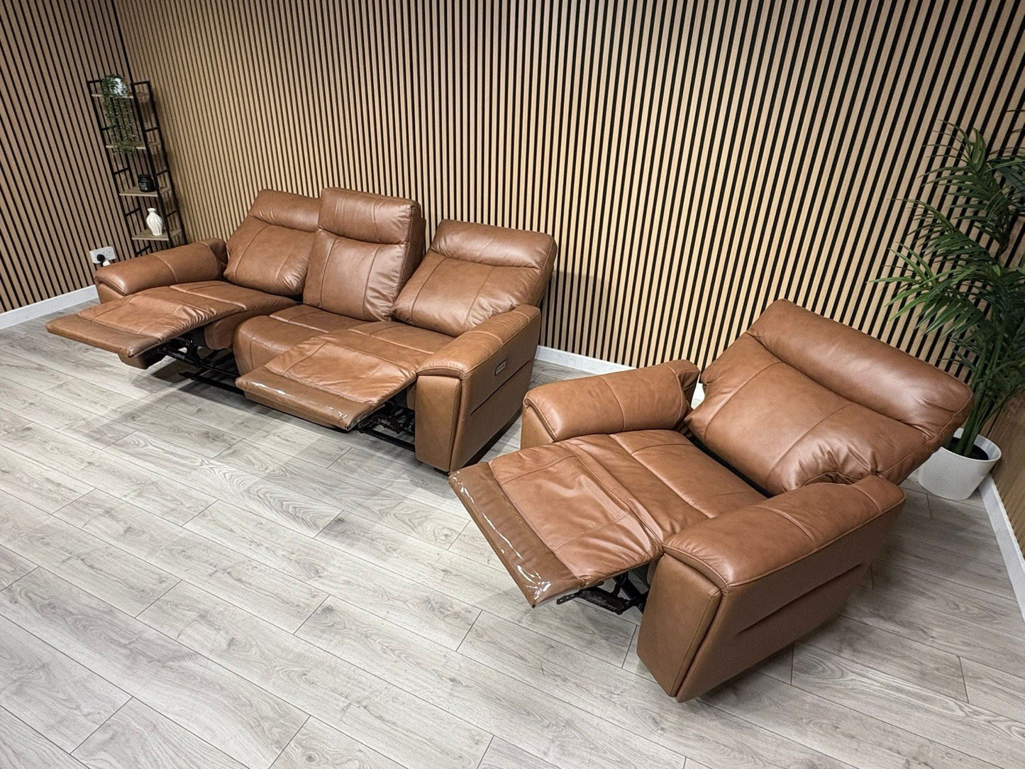 DANETTI Leather 3 Seater Sofa + Armchair Power Recliner Set - RRP: £3298