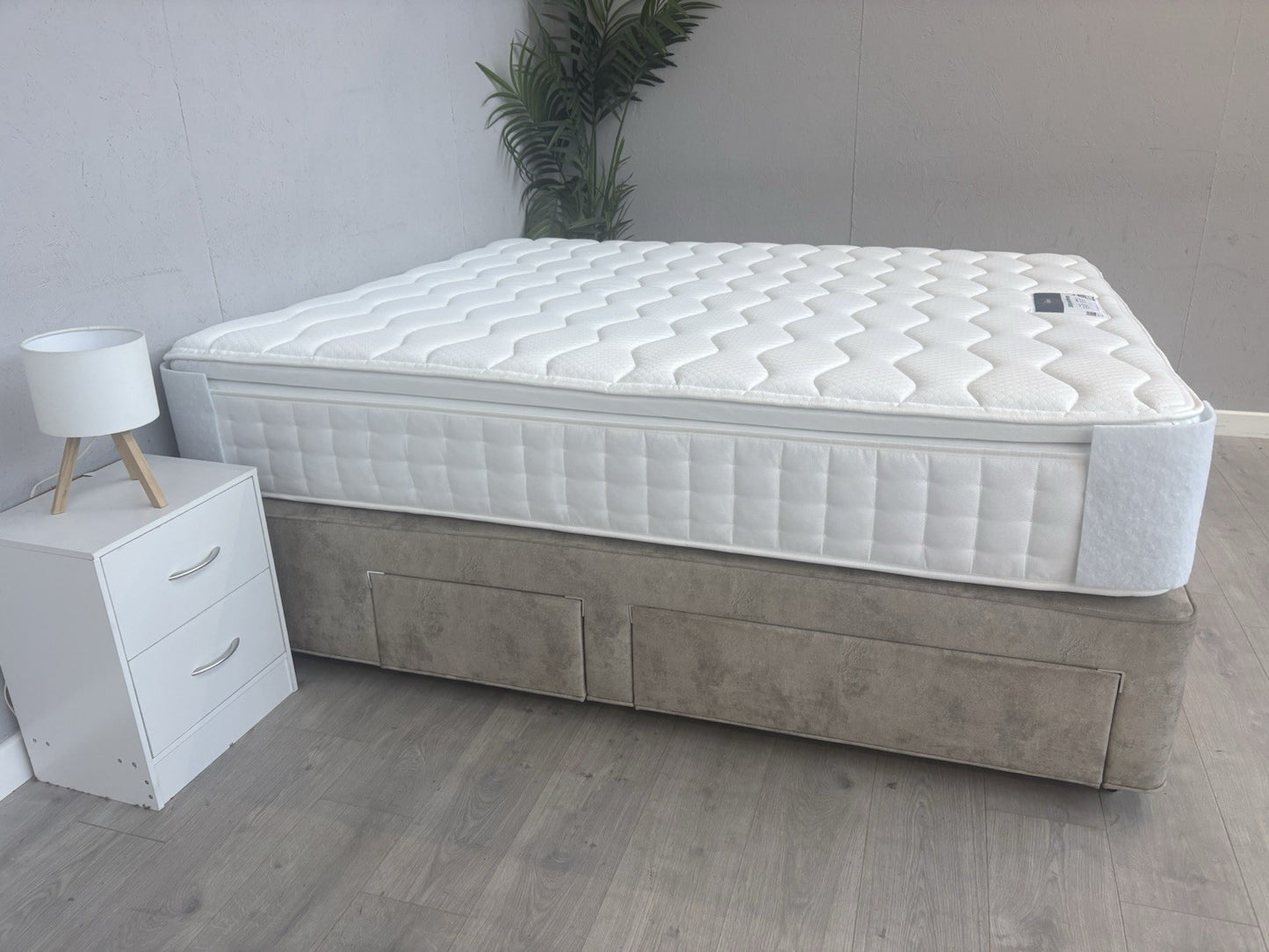 Silentnight 2000 Pocket Pillowtop 6ft Superking Mattress - RRP £1,099