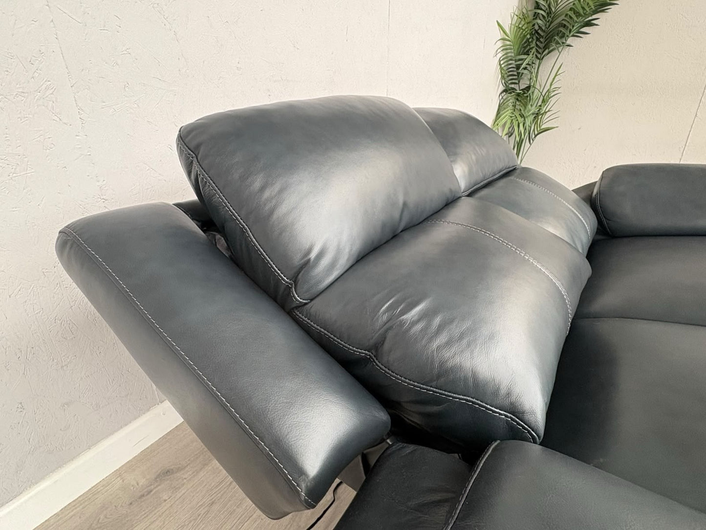 Furniture Village UTAH Leather 2 Seater Power Recliner, Lumbar Sofa - RRP £2,195