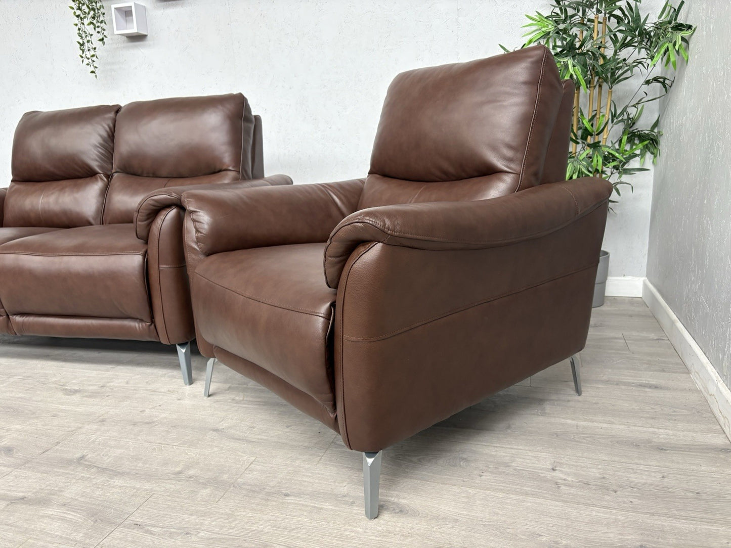 Furniture Village DAYTONA Leather 2 Seater Sofa + 2 x Armchairs - RRP £3,385