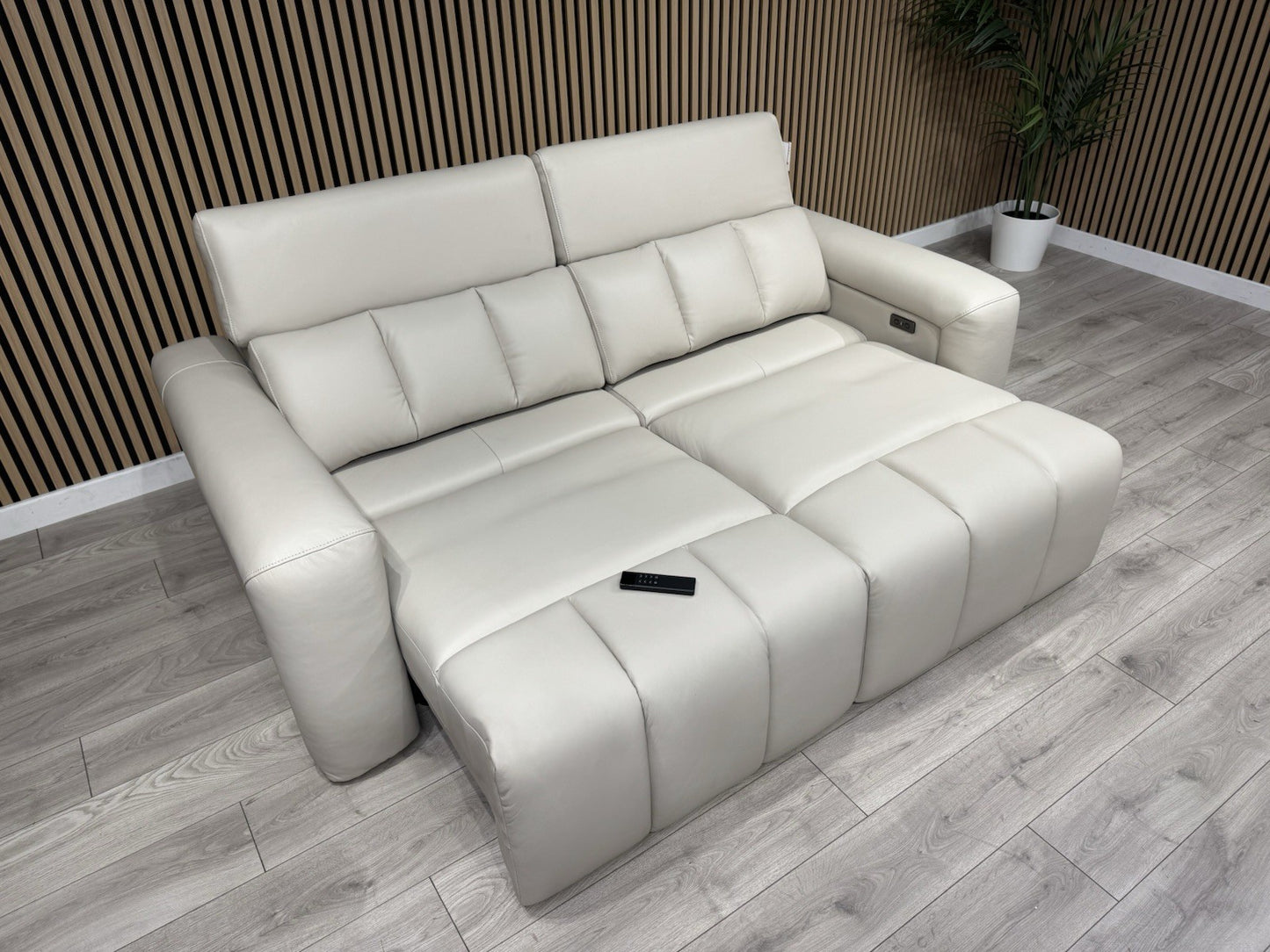 DALLAS Leather 3 Seater Double Power Chaise Sofa, Bluetooth Speakers - RRP £1999