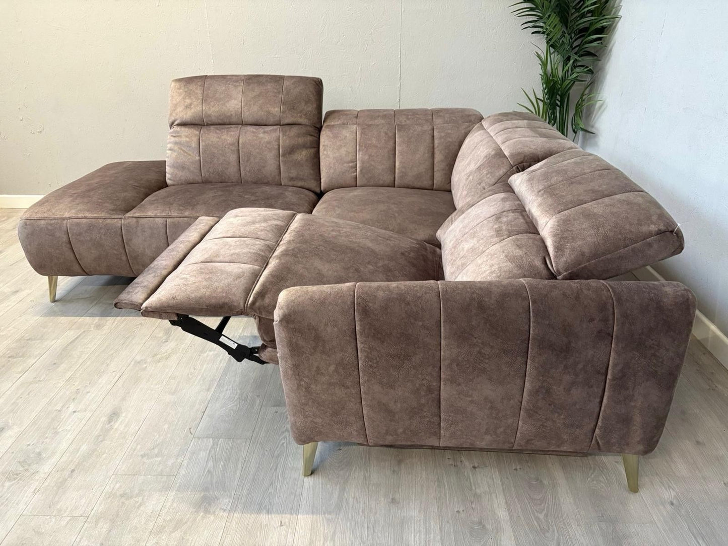 DFS Lidia Right Hand Facing Open Chaise Power Recliner Corner Sofa - RRP £1899