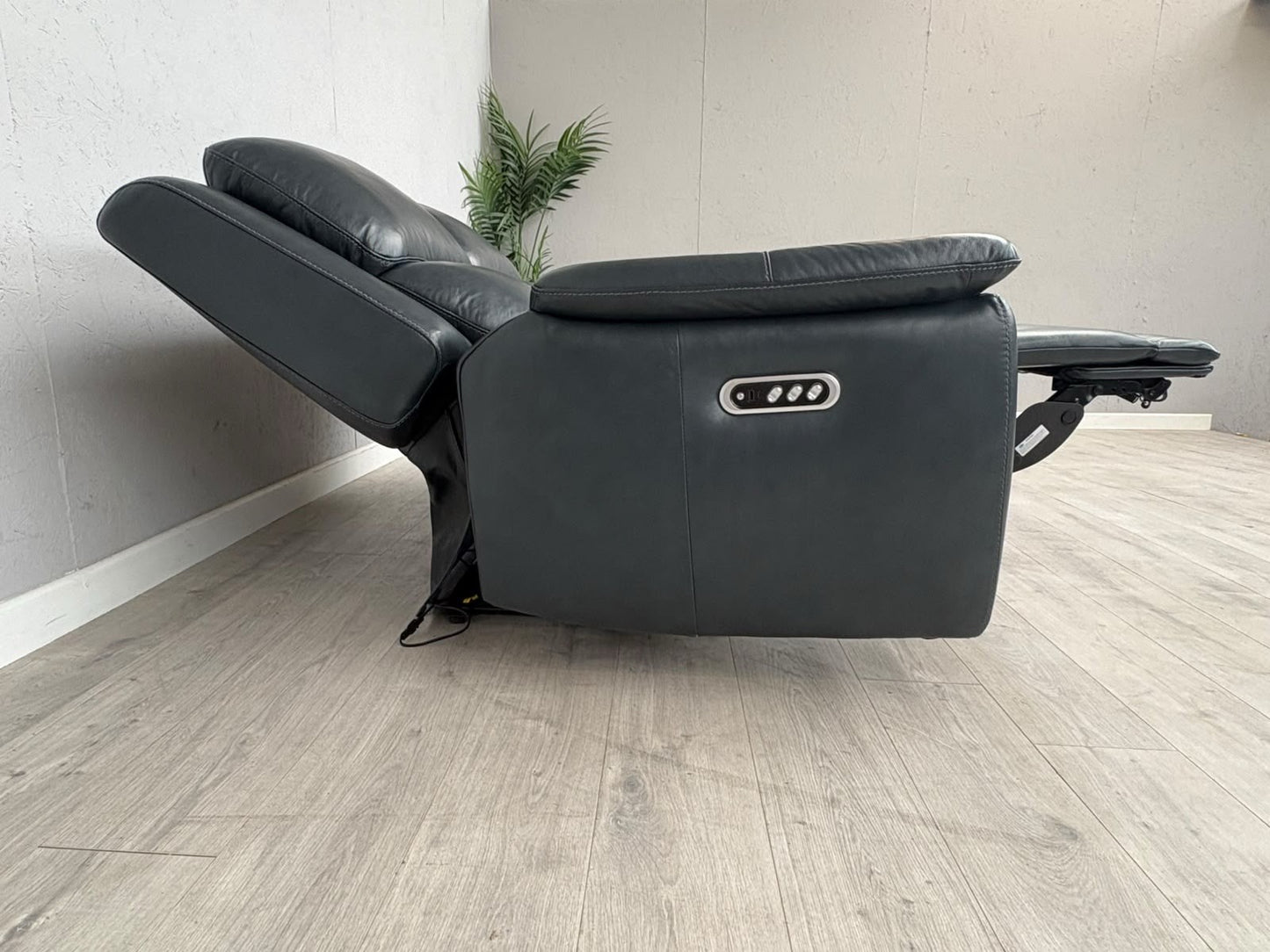 Furniture Village UTAH Leather 2 Seater Power Recliner, Lumbar Sofa - RRP £2,195