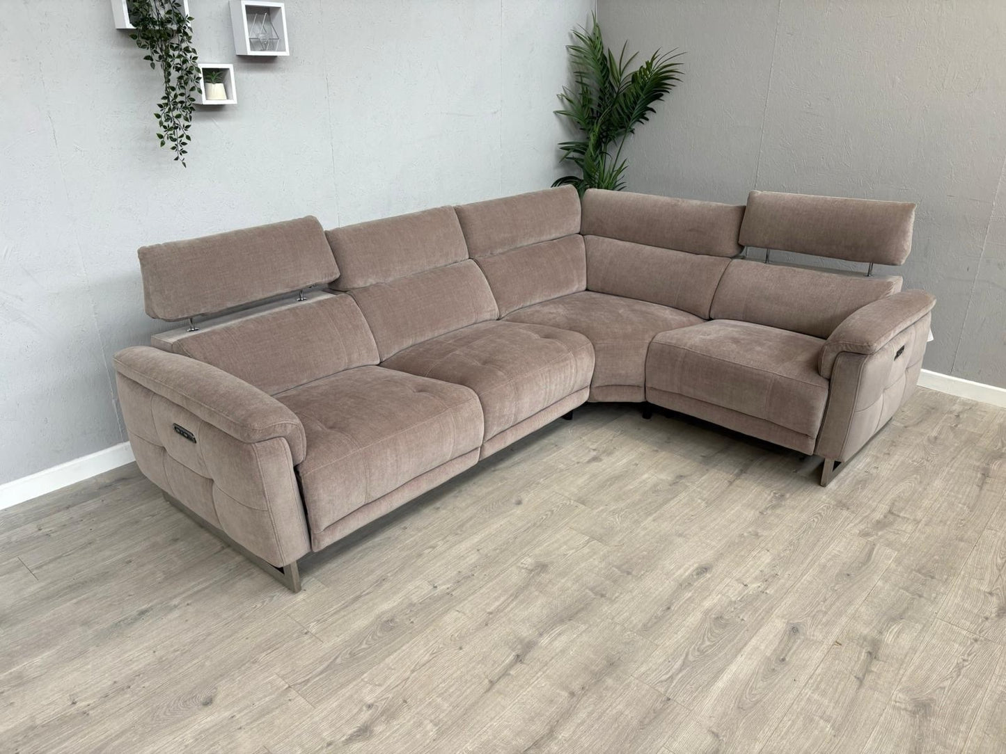 Furniture Village MOET Fabric 2 Corner 1 Power Recliner Corner Sofa - RRP £3295