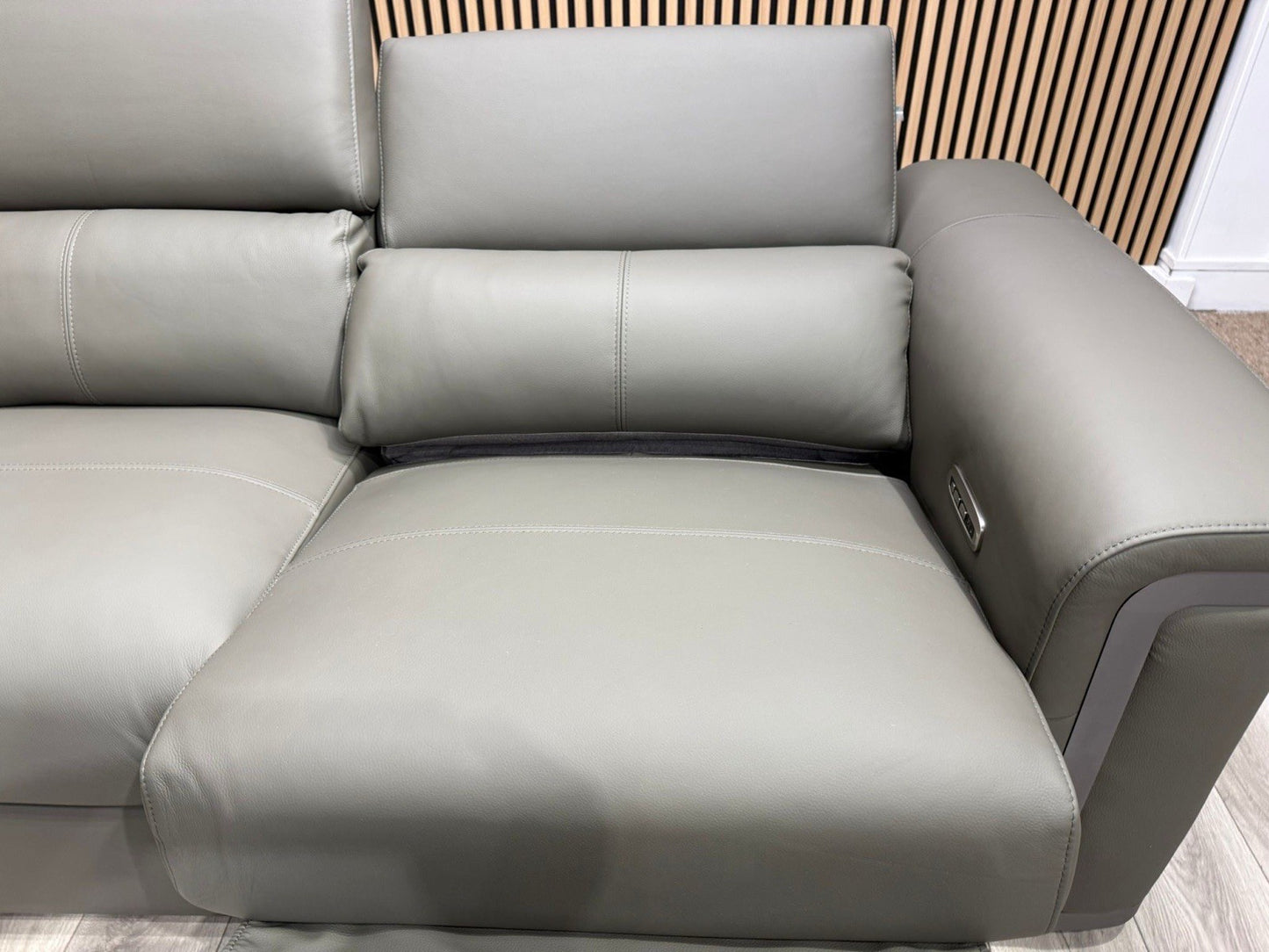 Sofology PLAZA style Leather 2c2 Power Recliner Sofa + Console - RRP £4699