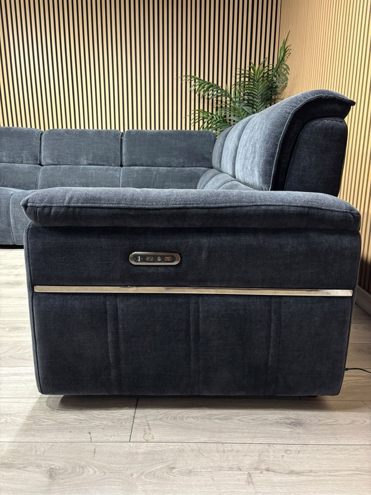 Furniture Village ECLIPSE Style Large Fabric Power Recliner Corner - RRP £3,995