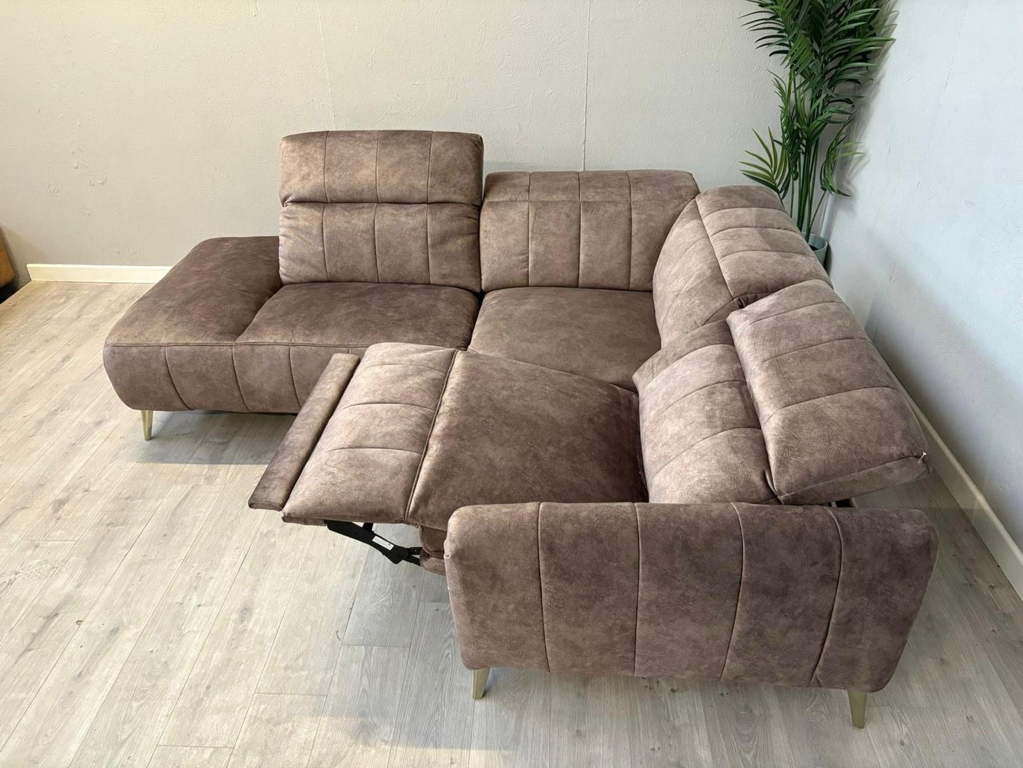 DFS Lidia Right Hand Facing Open Chaise Power Recliner Corner Sofa - RRP £1899