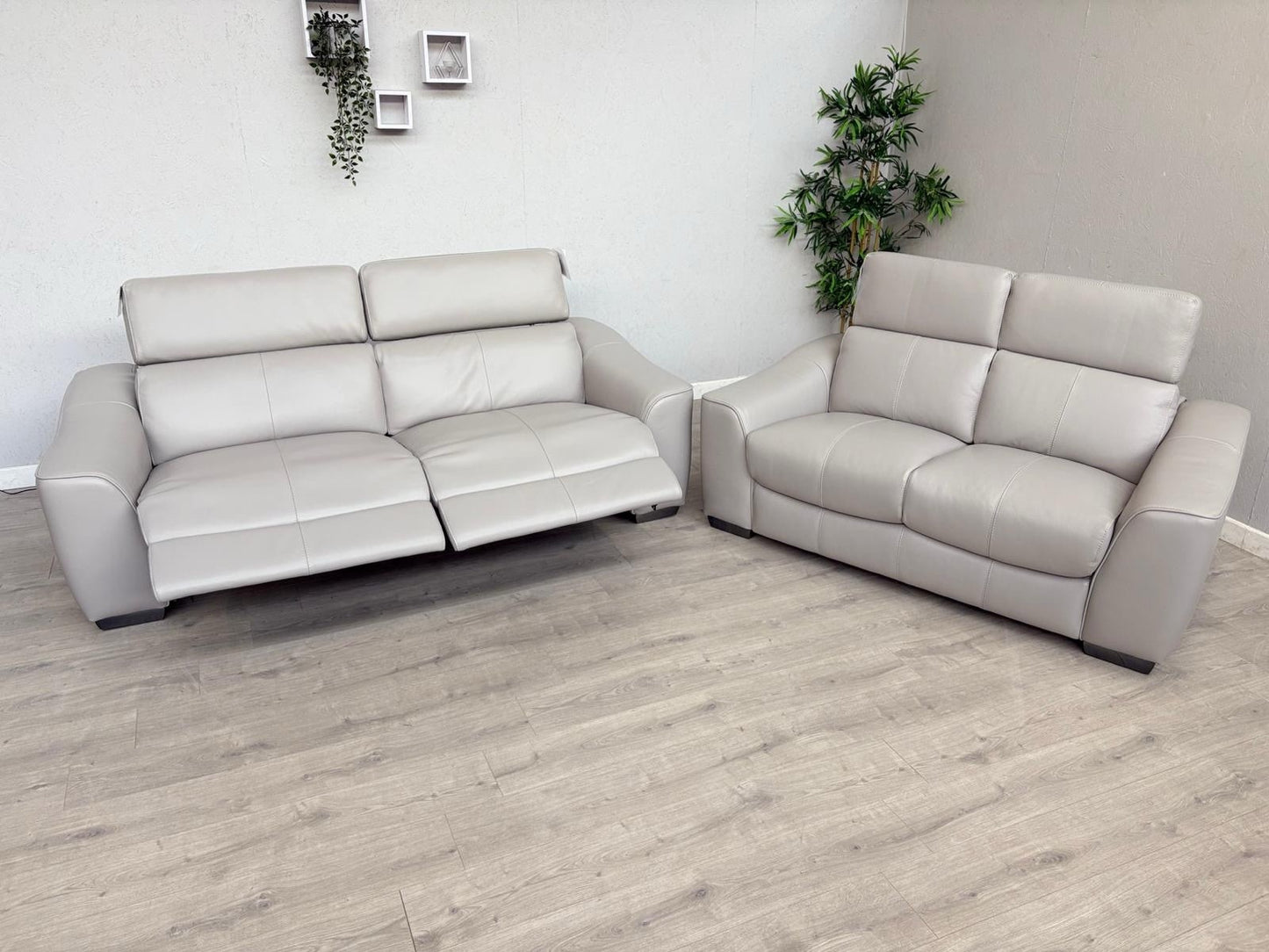 Furniture Village XAVIER Leather 3 + 2 Seater Sofa Set, Power Recliner RRP £4390