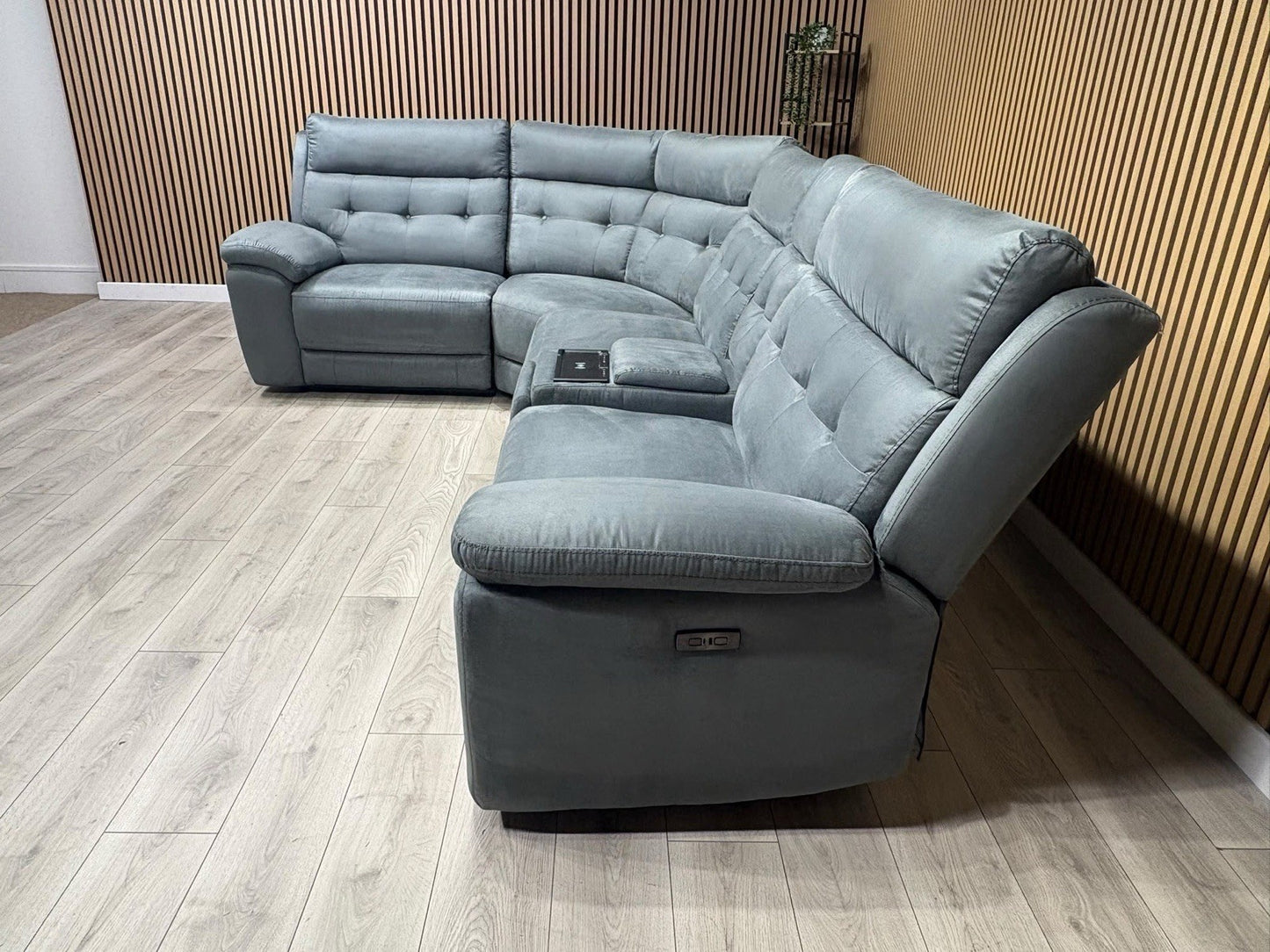 SCS Belford 1 Corner 3 Power Recliner Sofa with Media Console - RRP £2599