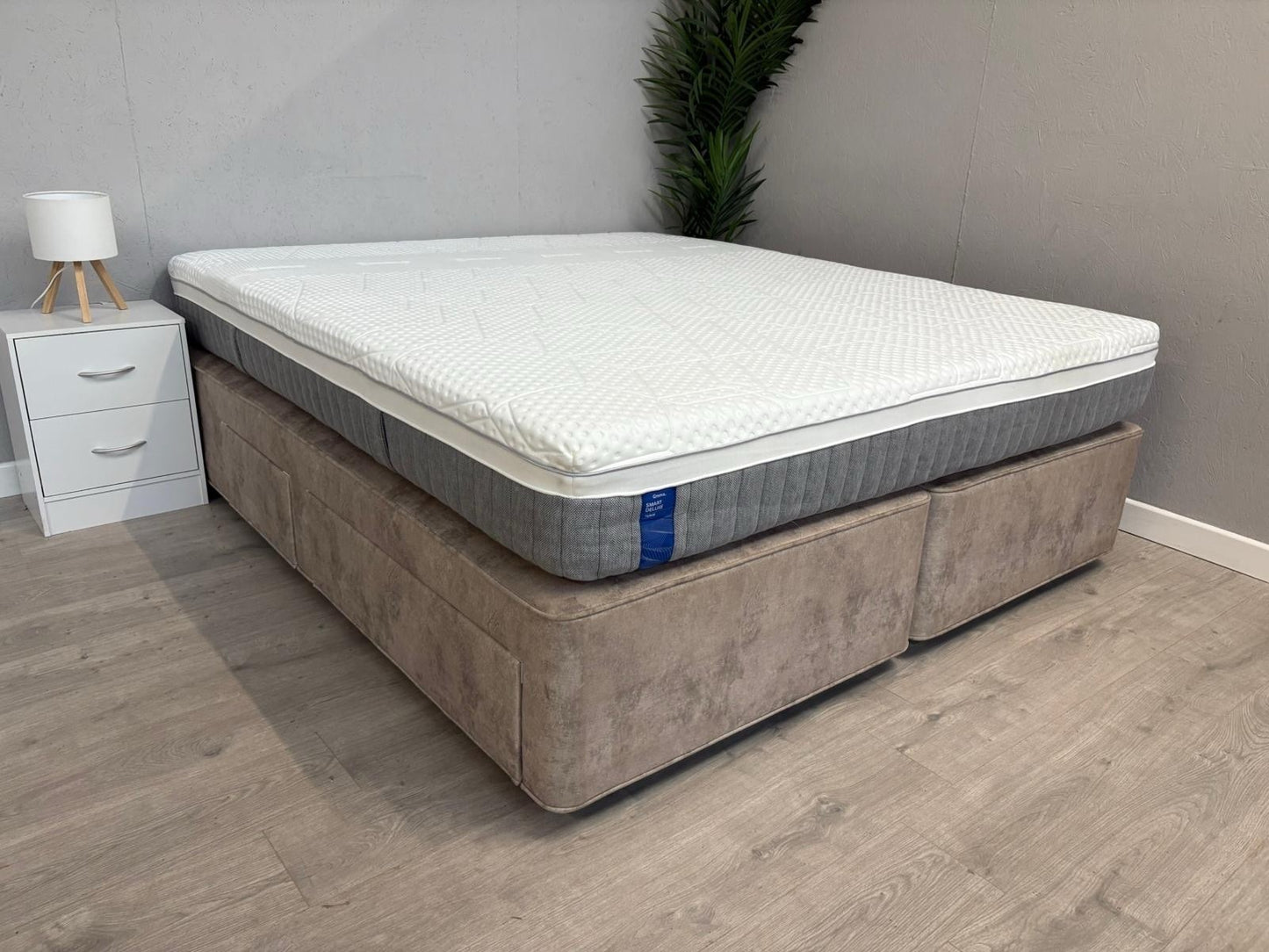 EMMA - Smart Deluxe Hybrid 6ft Superking Mattress - RRP £1,379