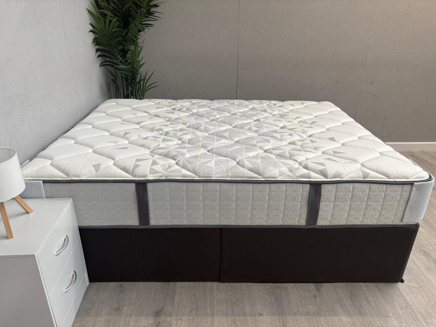 Sealy Elevate Venice / Blackwood 5FT Kingsize Mattress, Firm - RRP £1,499