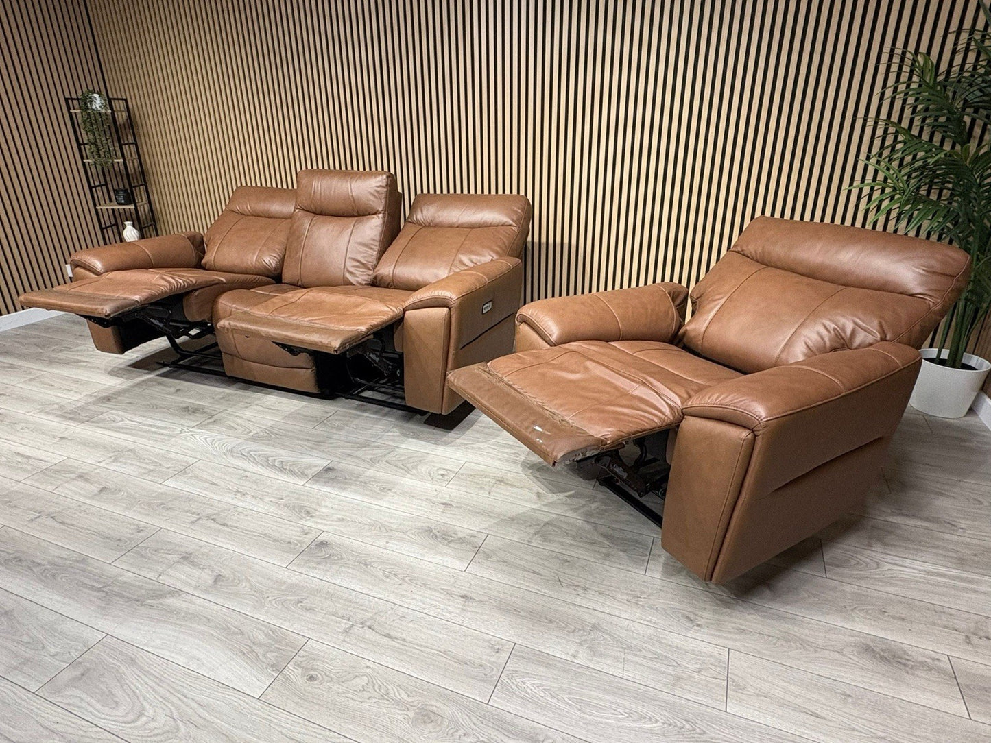 DANETTI Leather 3 Seater Sofa + Armchair Power Recliner Set - RRP: £3298