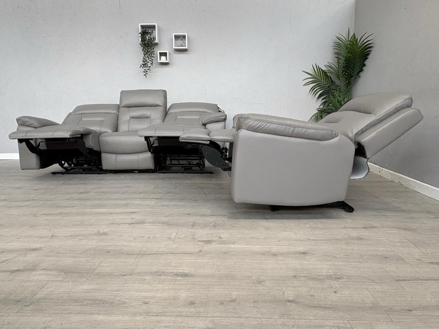 DFS Braylan Leather 3 Seater + Armchair, Power Recliner Sofa Set - RRP £2,248
