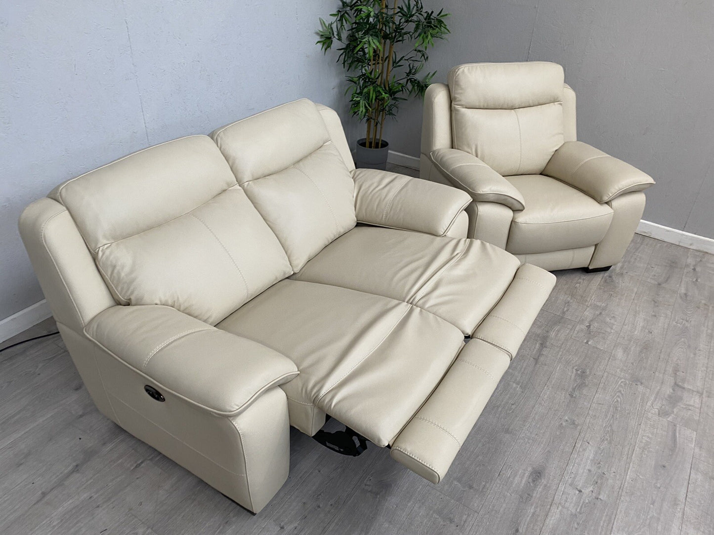 F. Village STARLIGHT EXPRESS Leather 2 Seater Power Recliner Sofa + Armchair