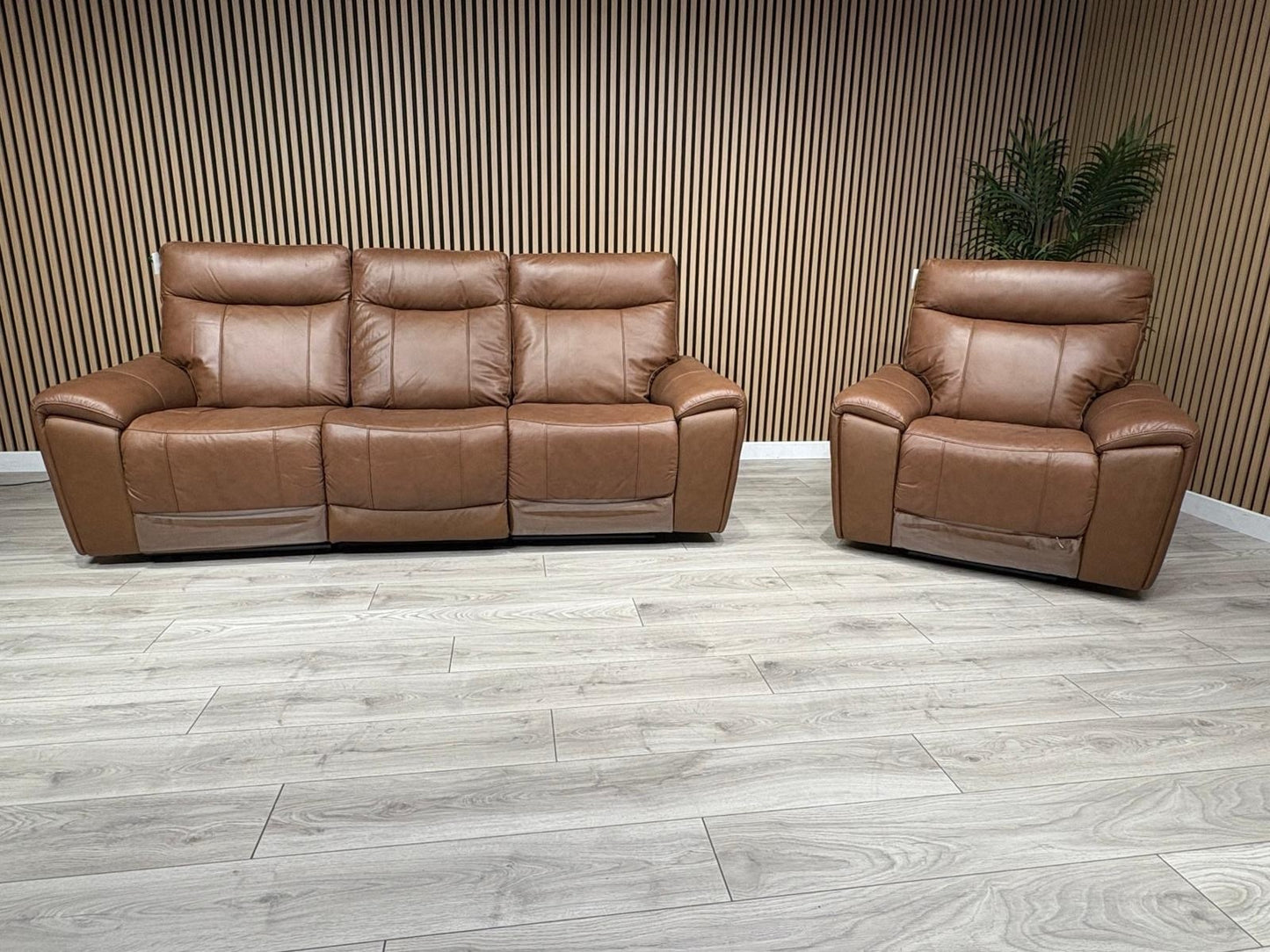 DANETTI Leather 3 Seater Sofa + Armchair Power Recliner Set - RRP: £3298