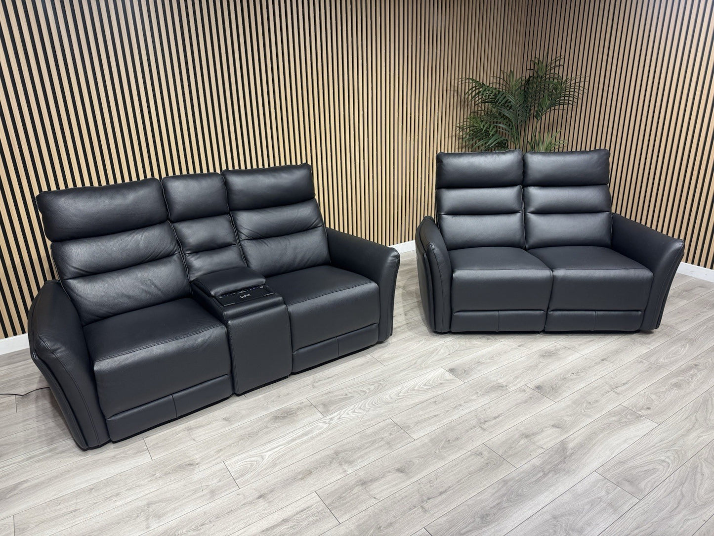 SCS  Cleveley Leather 2+2 Seater Power Recliner/Headrests + Console  - RRP £2898