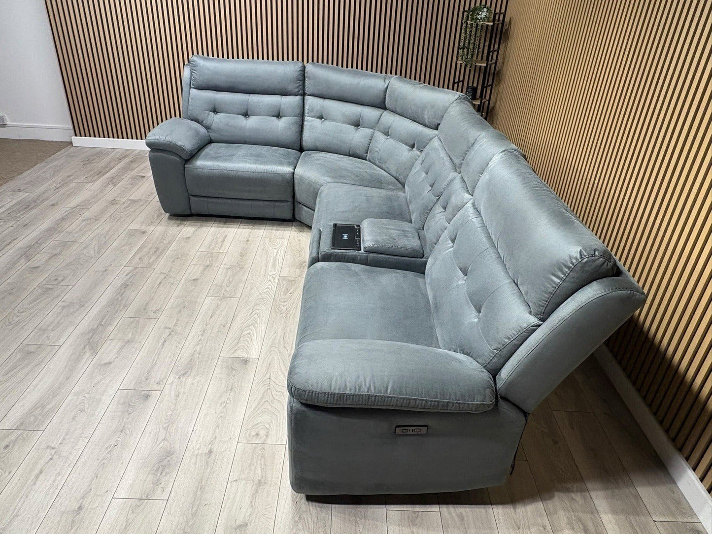 SCS Belford 1 Corner 3 Power Recliner Sofa with Media Console - RRP £2599
