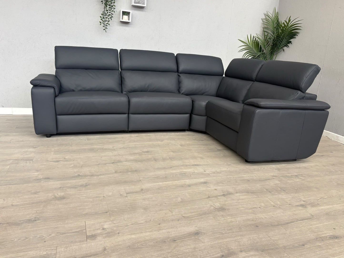 Furniture Village - Nicoletti Davide Small Leather Corner Static  - £4745