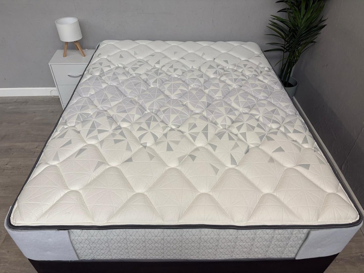 Sealy Elevate Venice / Blackwood 5FT Kingsize Mattress, Firm - RRP £1,499