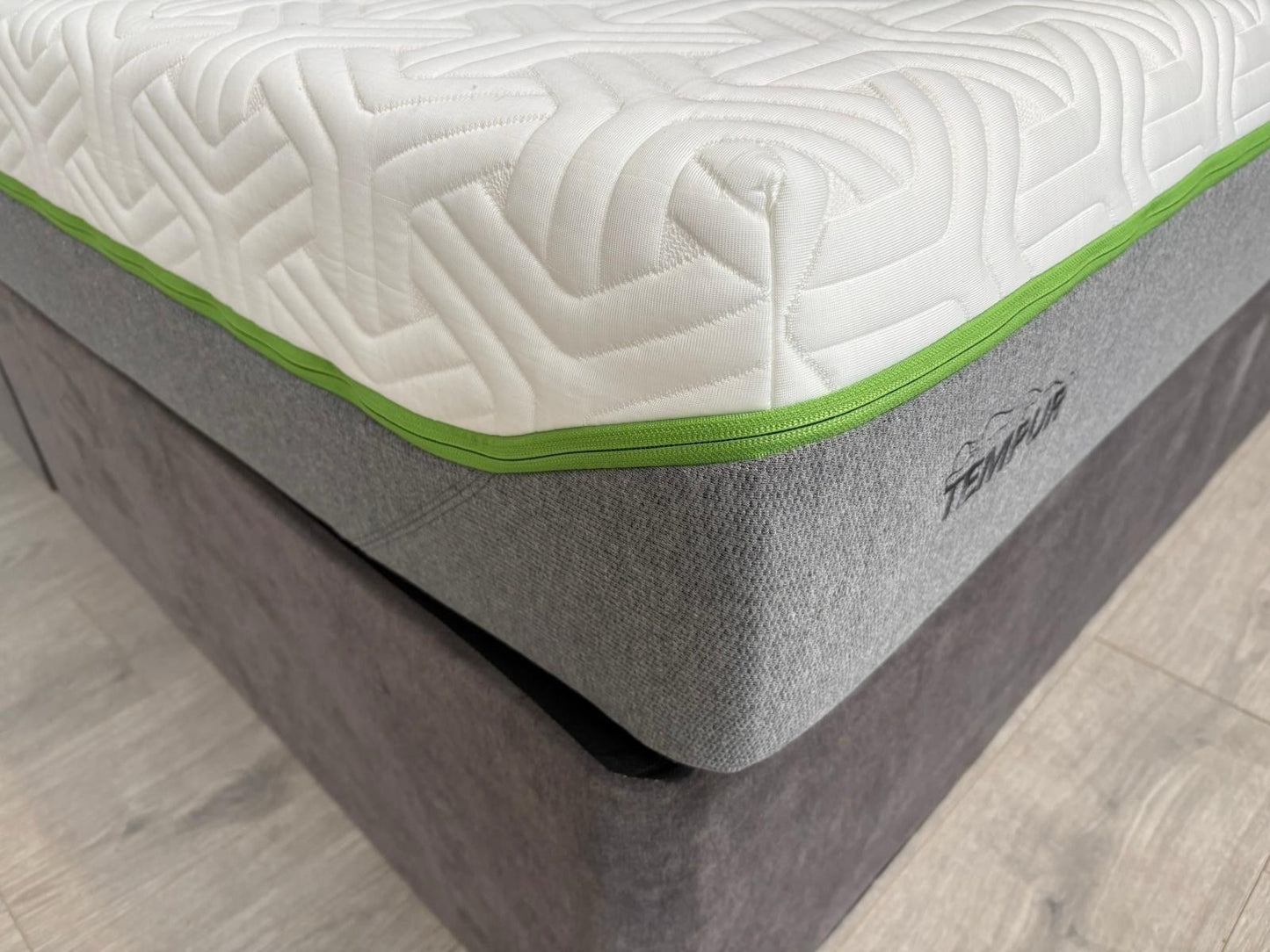 Tempur HYBRID ELITE Memory 4ft 6 Double Mattress, Medium - RRP £2,099