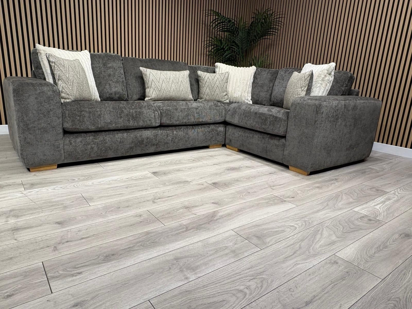 DFS Sample Pandora Fabric RHF 2c1 Corner Sofa RRP: £3295