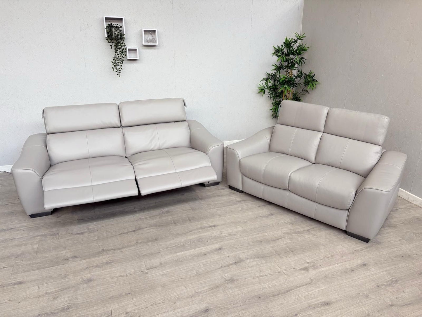 Furniture Village XAVIER Leather 3 + 2 Seater Sofa Set, Power Recliner RRP £4390