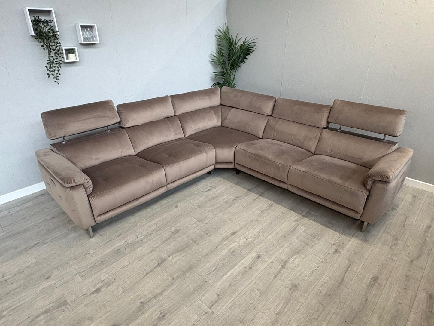 Furniture Village MOET Fabric 2 Corner 2 Power Recliner Corner Sofa - RRP £3595